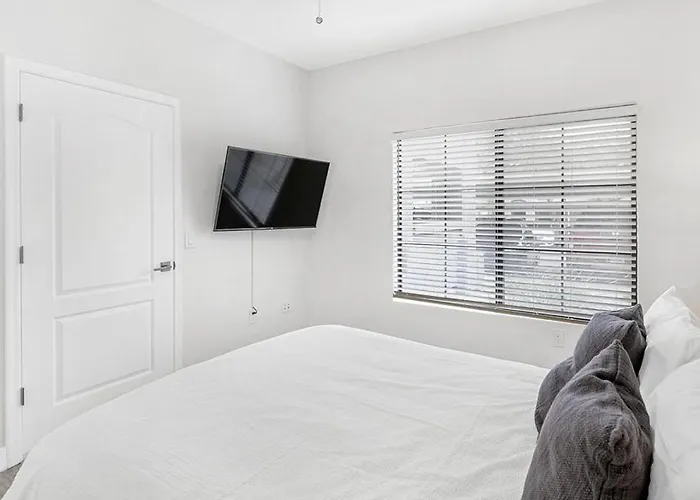 Landing Modern With Amazing Amenities