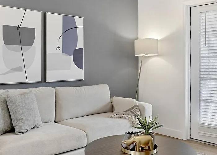 Apartment Landing Modern With Amazing Amenities