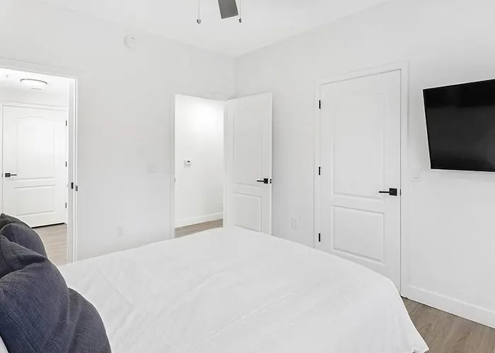 Apartment Landing Modern With Amazing Amenities